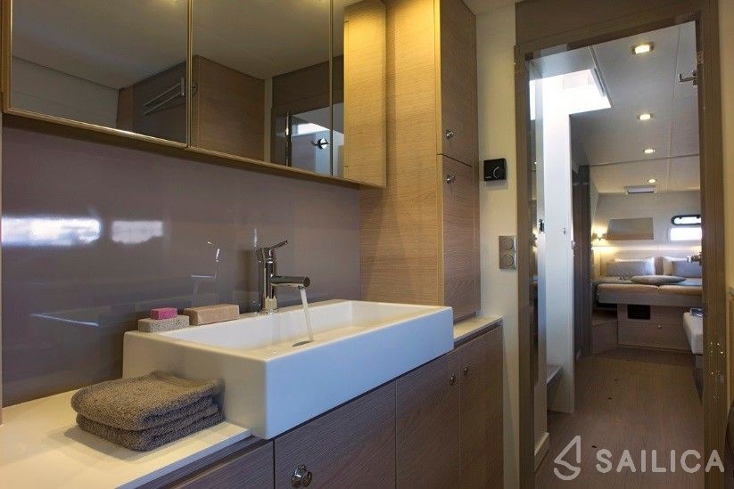 Bali 4.5 - Yacht Charter Sailica