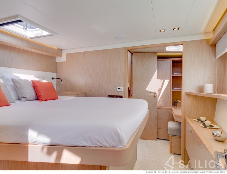 Lagoon 52F - Yacht Charter Sailica