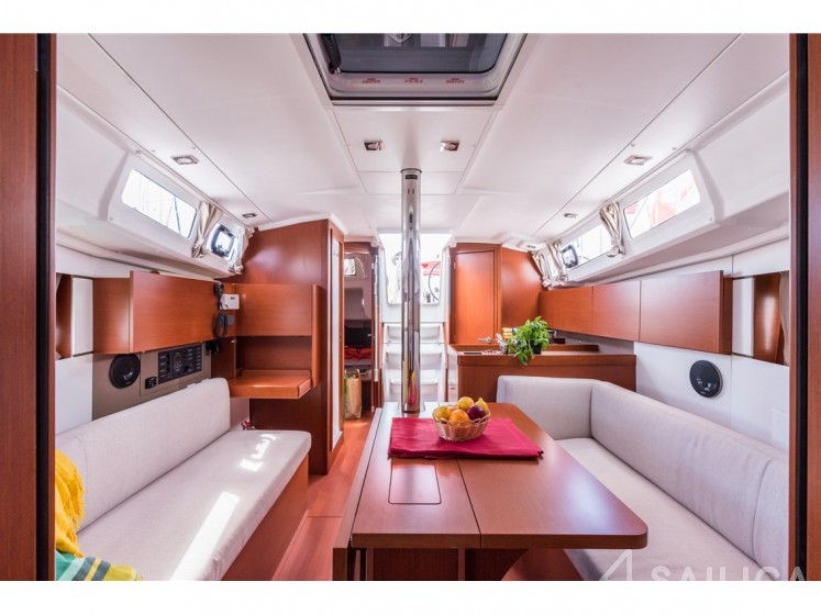 Oceanis 35.1 - Yacht Charter Sailica