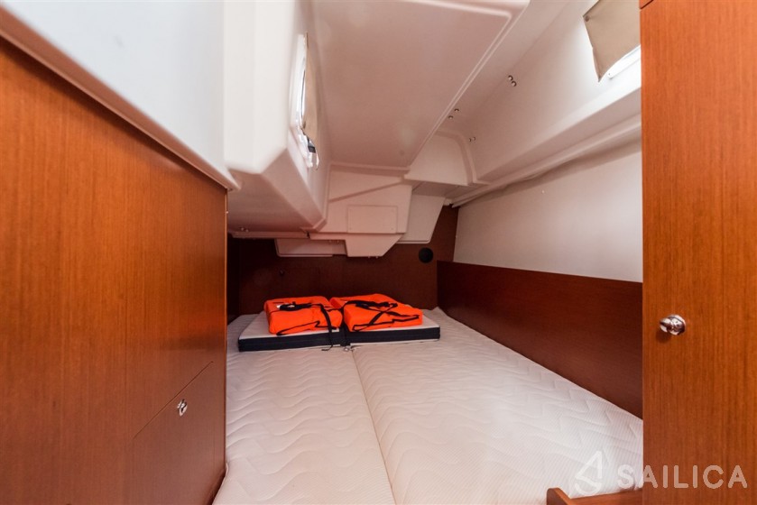Oceanis 35.1 - Yacht Charter Sailica