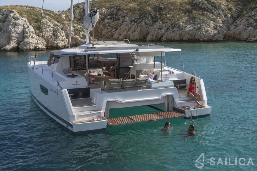 Astréa 42 - Yacht Charter Sailica