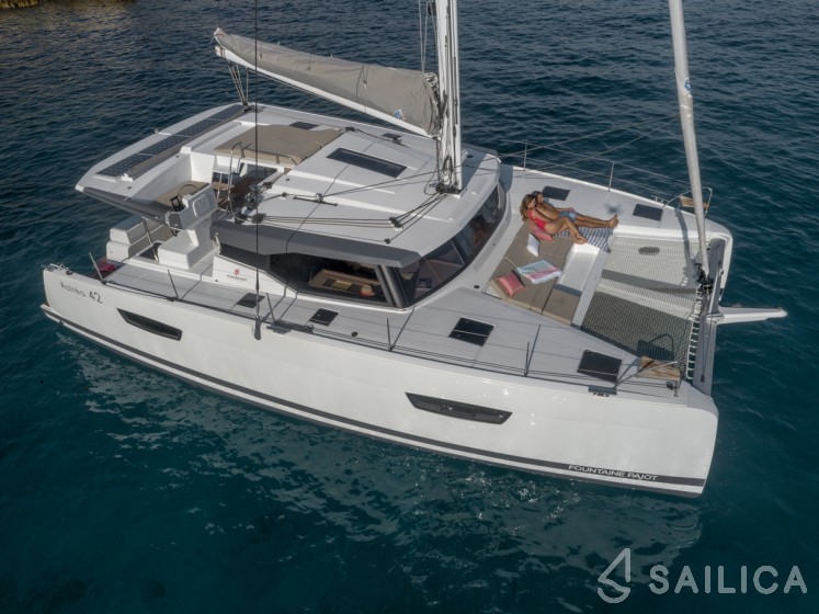 Astréa 42 - Yacht Charter Sailica