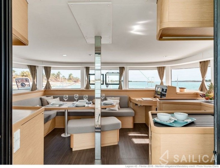 Astréa 42 - Yacht Charter Sailica