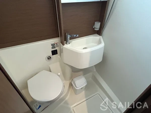Oceanis 51.1 - Yacht Charter Sailica