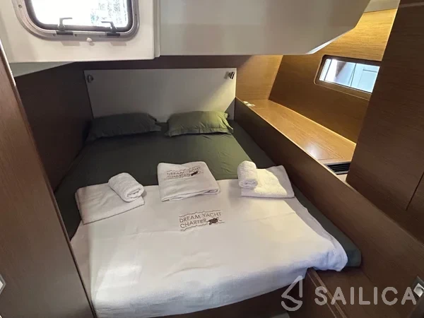 Oceanis 51.1 - Yacht Charter Sailica