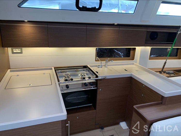Oceanis 51.1 - Yacht Charter Sailica