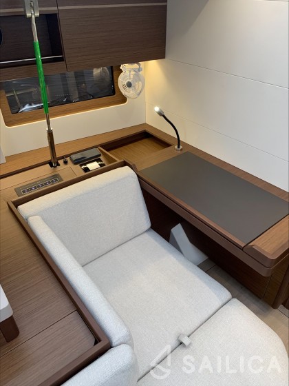 Oceanis 51.1 - Yacht Charter Sailica