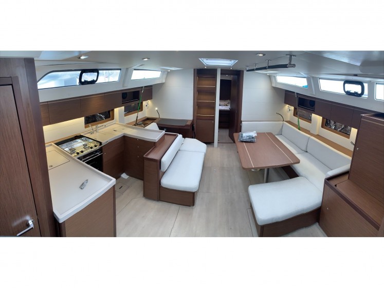 Oceanis 51.1 - Yacht Charter Sailica