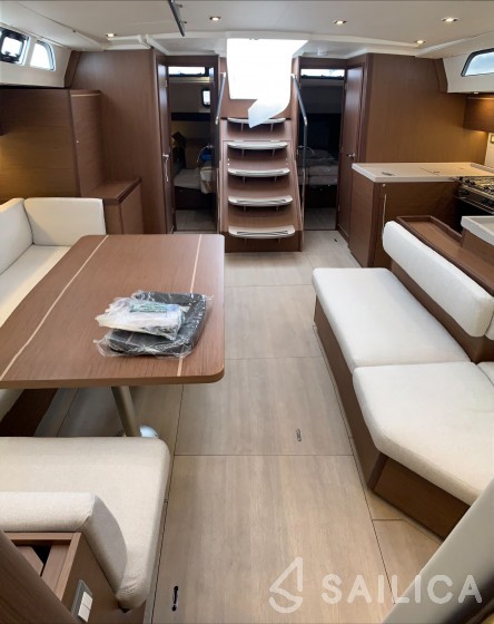 Oceanis 51.1 - Yacht Charter Sailica