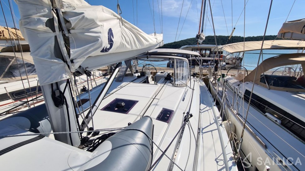 Oceanis 40.1 - Yacht Charter Sailica