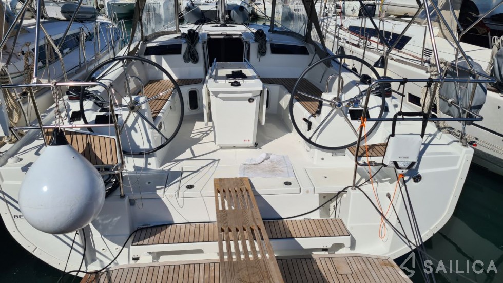 Oceanis 40.1 - Yacht Charter Sailica