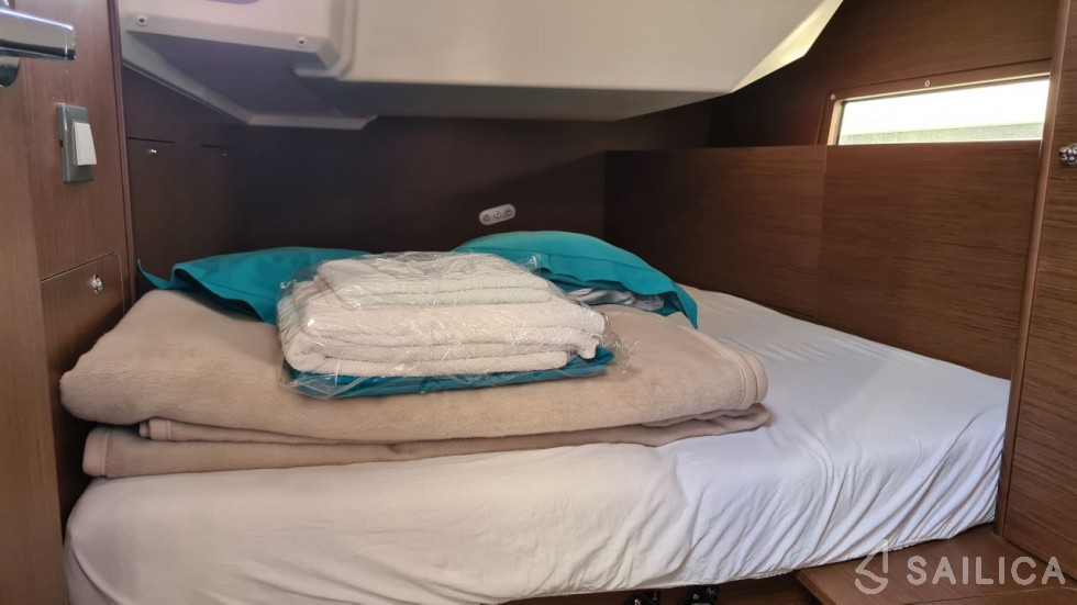 Oceanis 40.1 - Yacht Charter Sailica