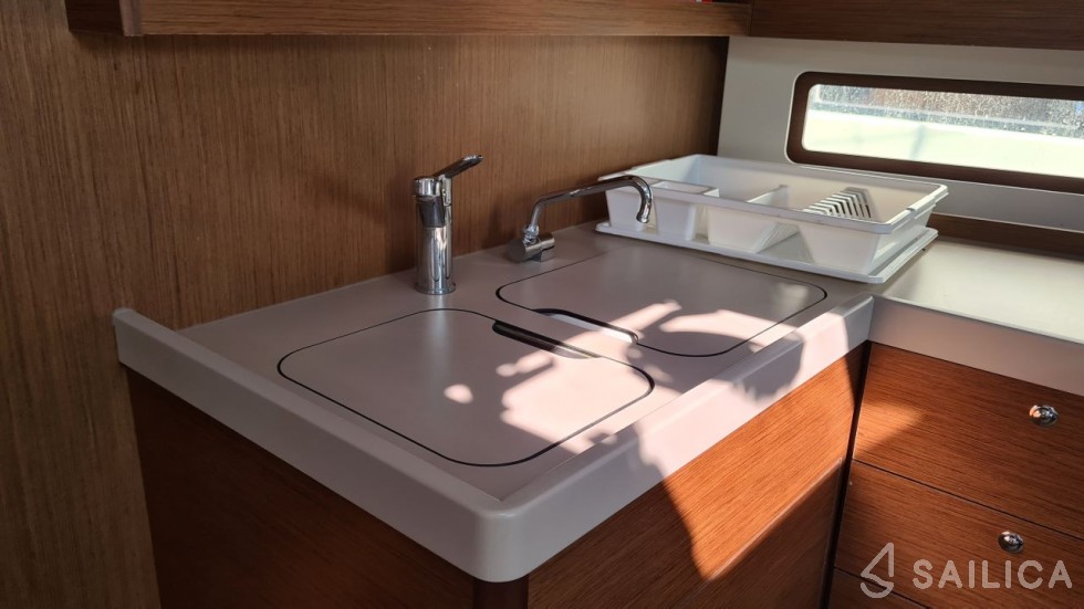 Oceanis 40.1 - Yacht Charter Sailica