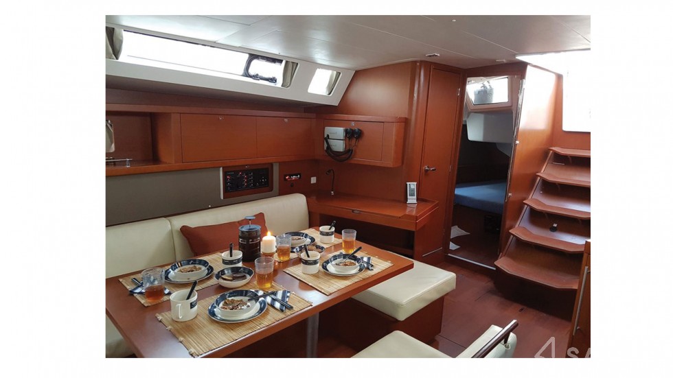 Oceanis 45 - Yacht Charter Sailica