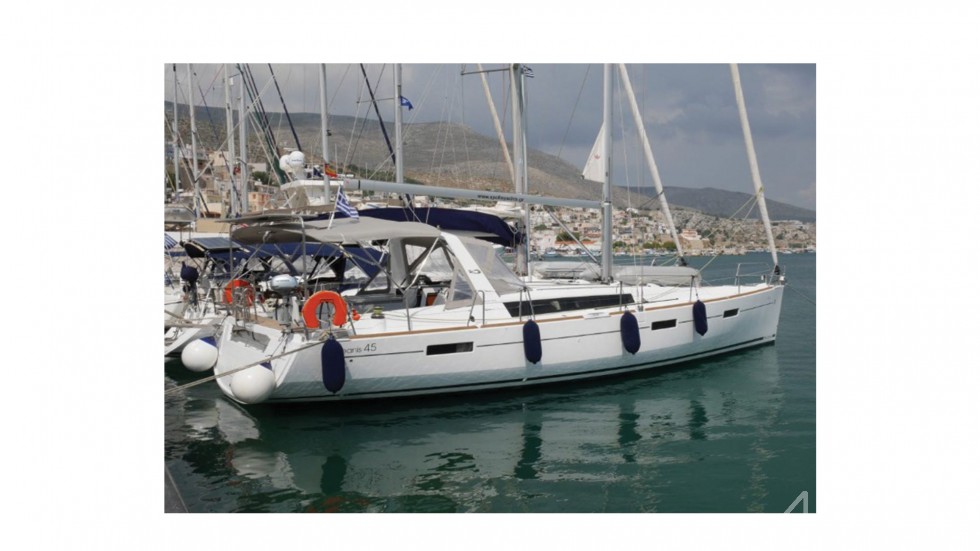 Oceanis 45 - Yacht Charter Sailica