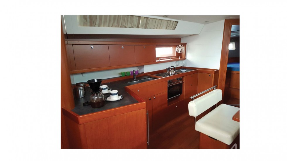 Oceanis 45 - Yacht Charter Sailica