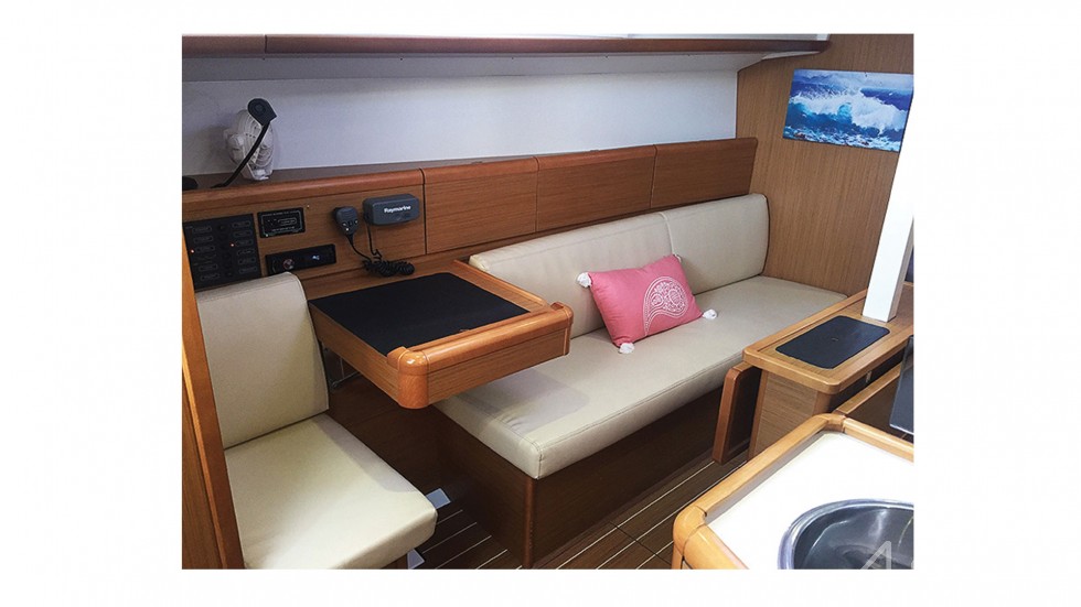 Sun Odyssey 33i - Yacht Charter Sailica