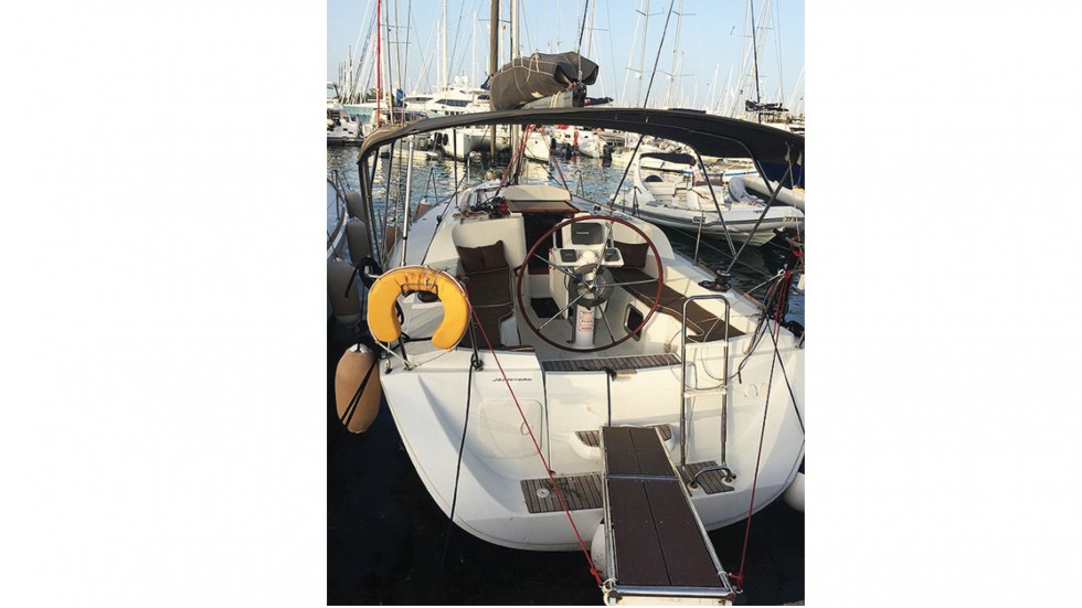 Sun Odyssey 33i - Yacht Charter Sailica