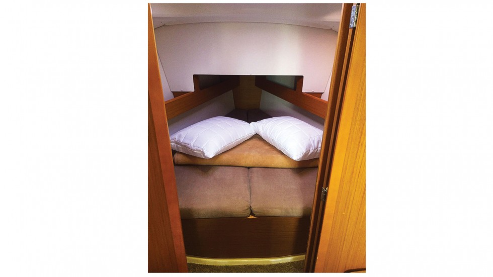 Sun Odyssey 33i - Yacht Charter Sailica