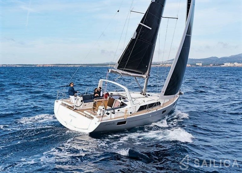Oceanis 41.1 - Yacht Charter Sailica