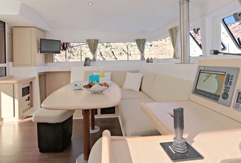 Lagoon 400 - Yacht Charter Sailica