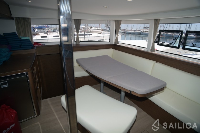 Lagoon 42 - Yacht Charter Sailica