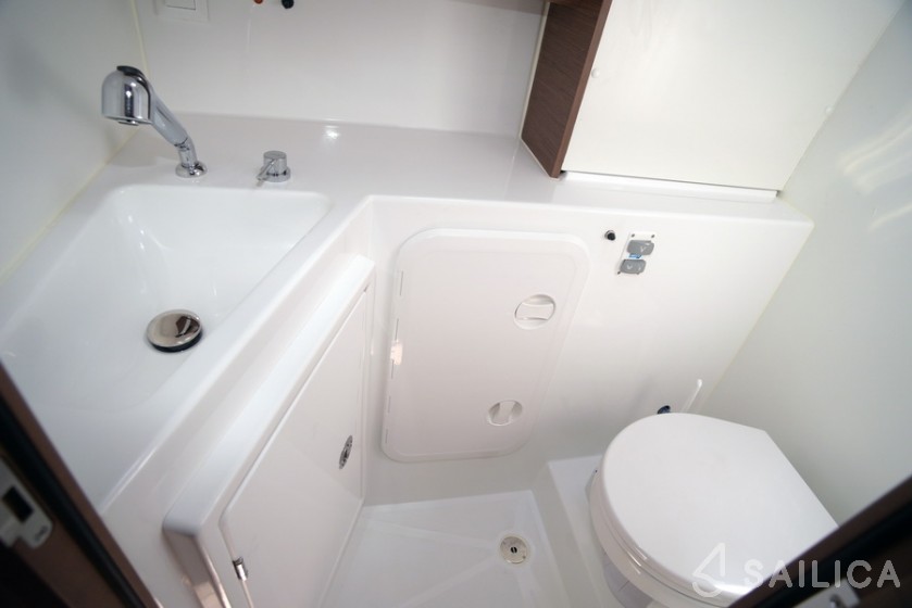 Lagoon 42 - Yacht Charter Sailica
