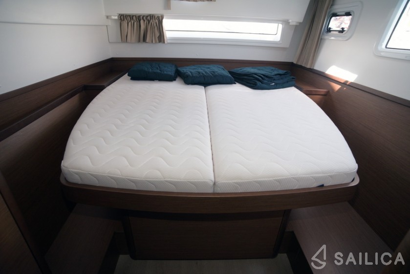 Lagoon 42 - Yacht Charter Sailica
