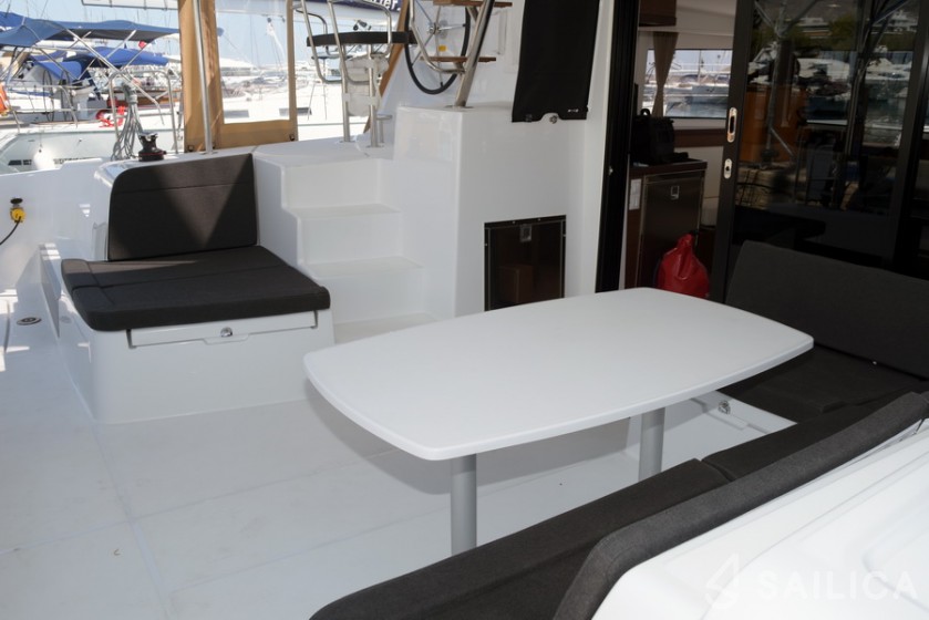 Lagoon 42 - Yacht Charter Sailica