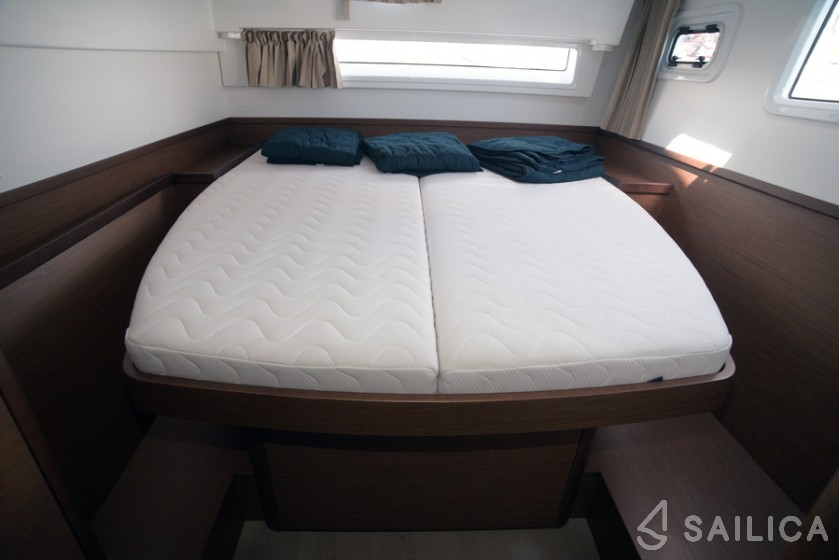 Lagoon 42 - Yacht Charter Sailica