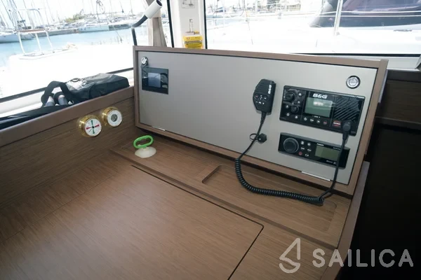 Lagoon 42 - Yacht Charter Sailica