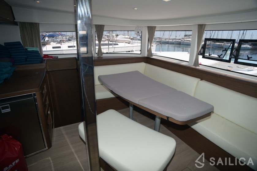 Lagoon 42 - Yacht Charter Sailica