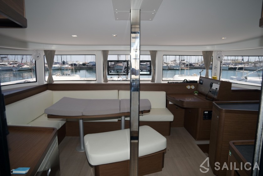 Lagoon 42 - Yacht Charter Sailica