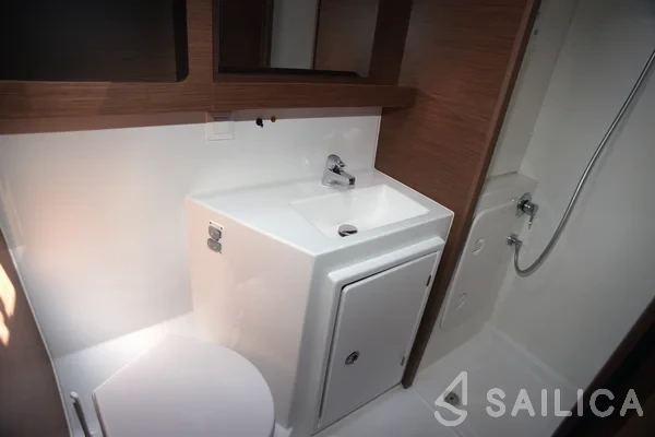 Lagoon 42 - Yacht Charter Sailica