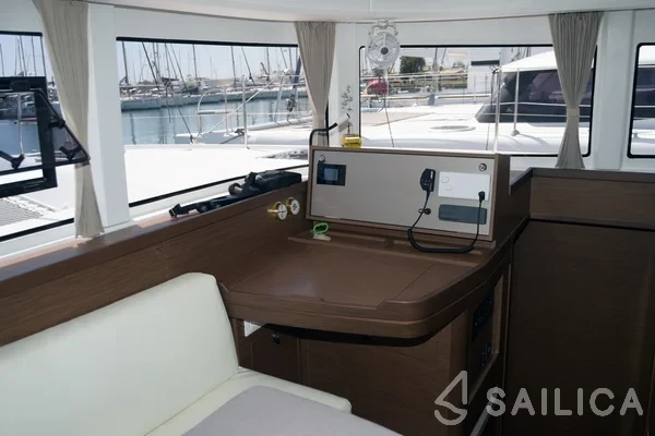 Lagoon 42 - Yacht Charter Sailica