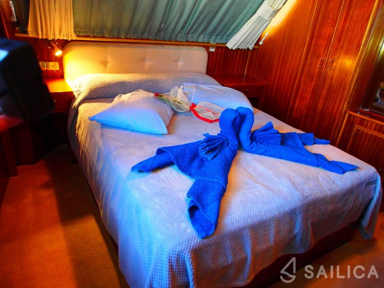 Perama Shipyards 102 - Yacht Charter Sailica