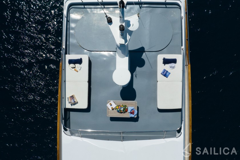 Perama Shipyards 102 - Yacht Charter Sailica