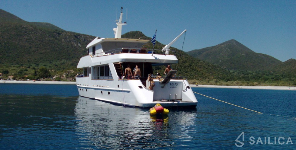 Perama Shipyards 102 - Yacht Charter Sailica