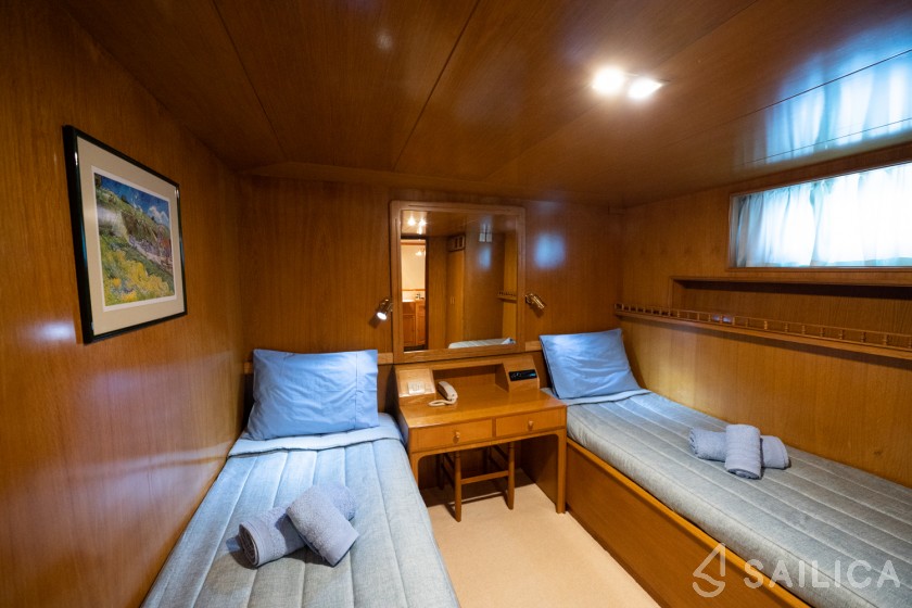 Perama Shipyards 102 - Yacht Charter Sailica