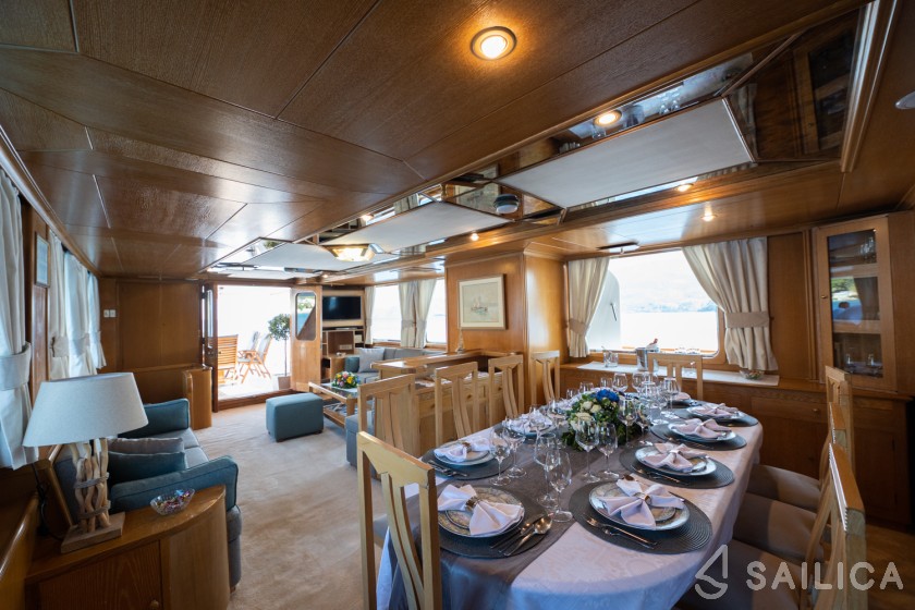 Perama Shipyards 102 - Yacht Charter Sailica
