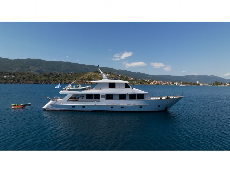 Perama Shipyards 102 - Yacht Charter Sailica
