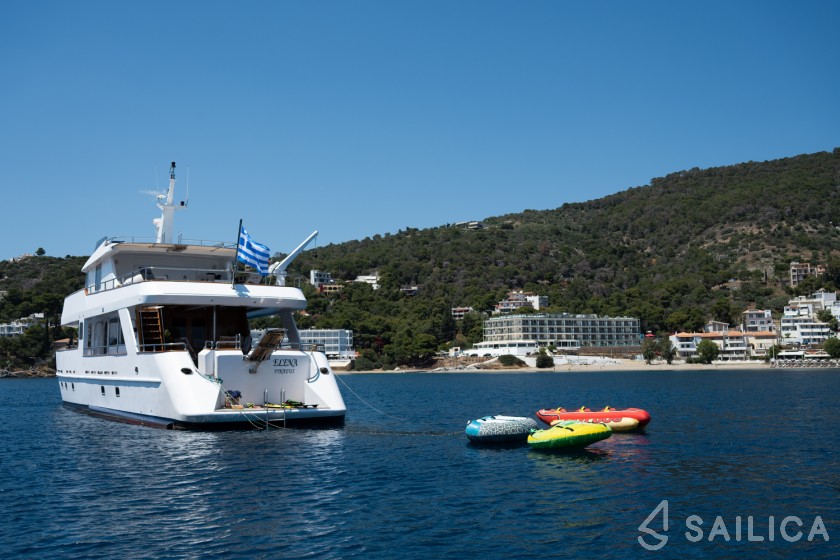 Perama Shipyards 102 - Yacht Charter Sailica