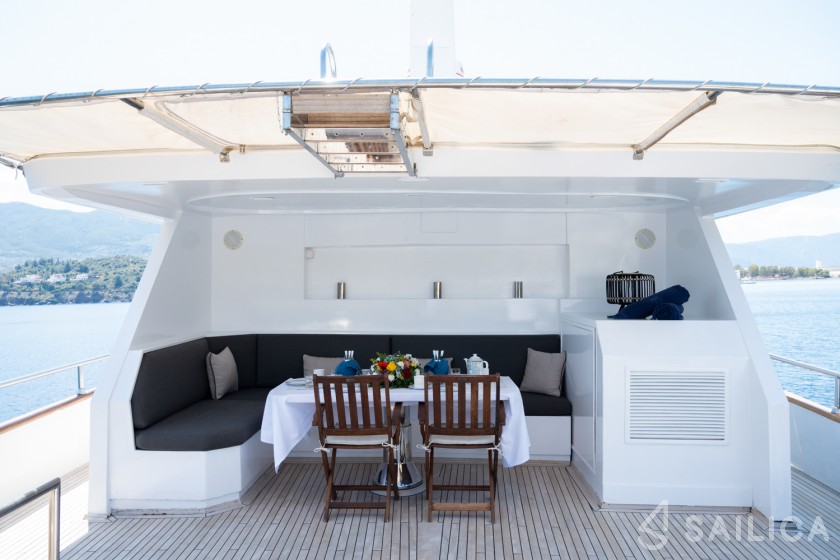 Perama Shipyards 102 - Yacht Charter Sailica