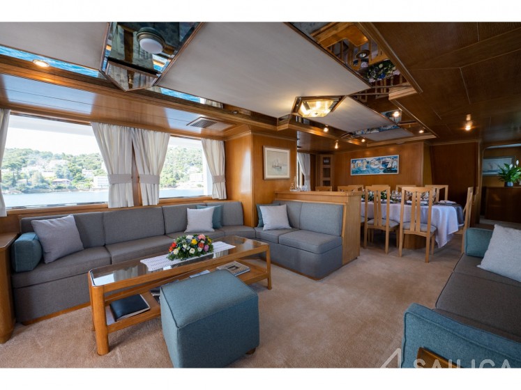Perama Shipyards 102 - Yacht Charter Sailica