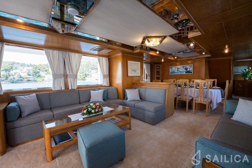 Perama Shipyards 102 - Yacht Charter Sailica