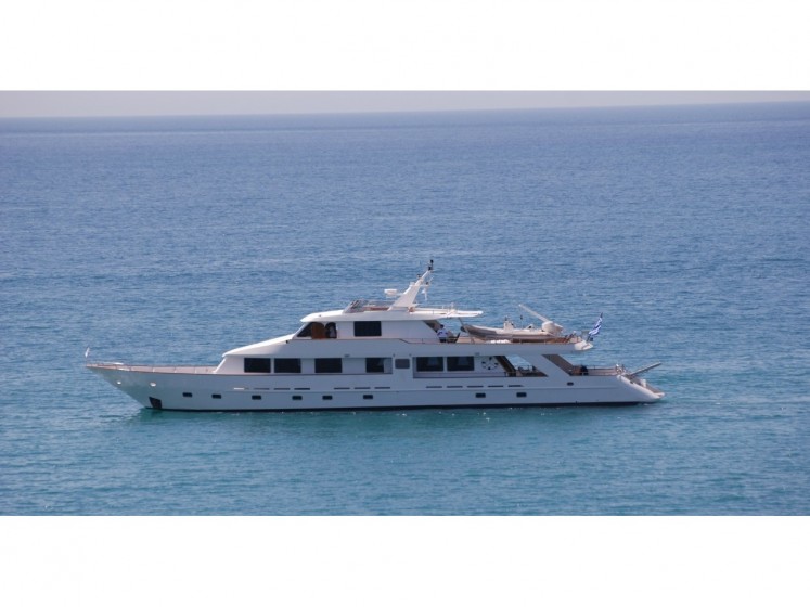 Perama Shipyards 102 - Yacht Charter Sailica