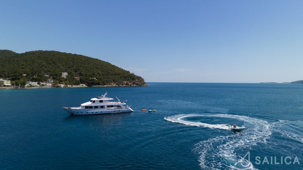 Perama Shipyards 102 - Yacht Charter Sailica