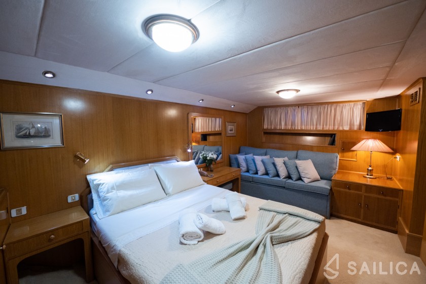 Perama Shipyards 102 - Yacht Charter Sailica
