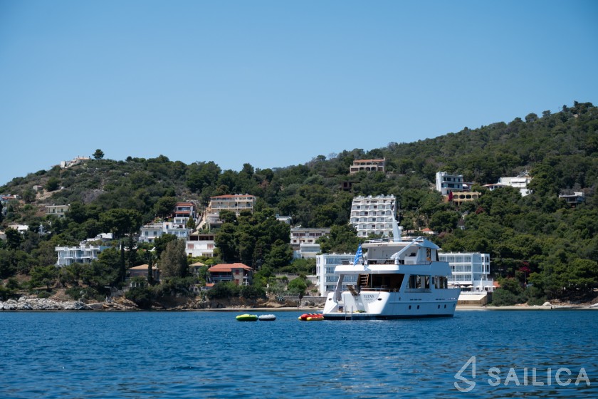 Perama Shipyards 102 - Yacht Charter Sailica
