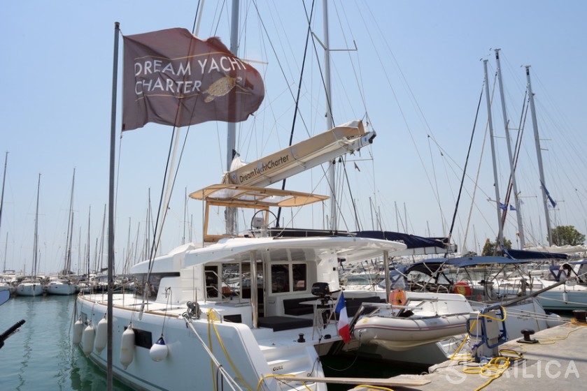 Lagoon 52F - Yacht Charter Sailica